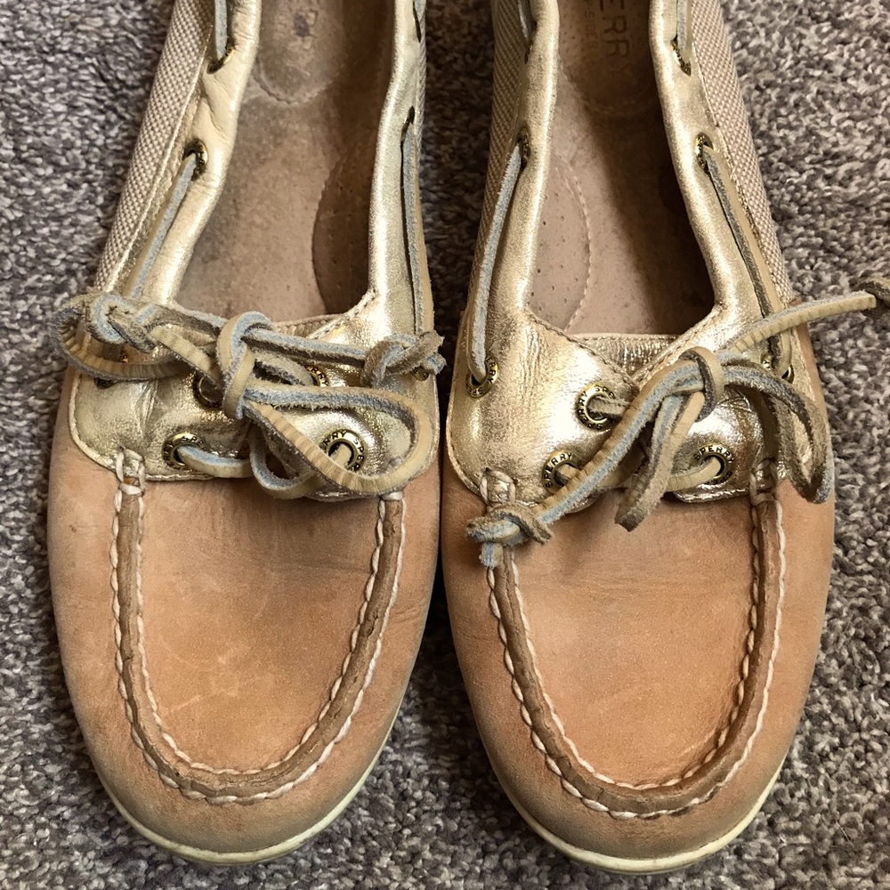 Sperry light tan with gold trim detailing boat shoes Womens size 7.5